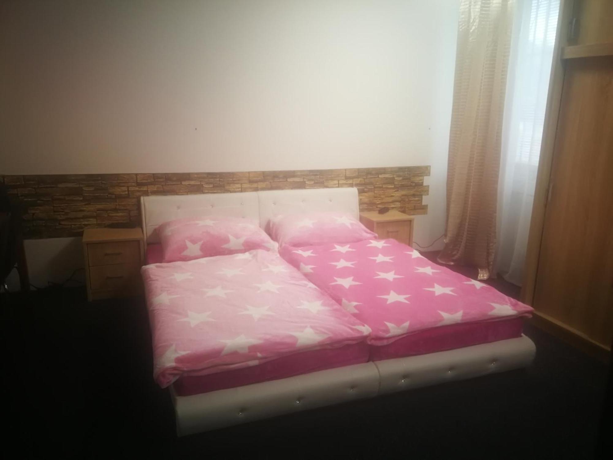 Hostel Rena *